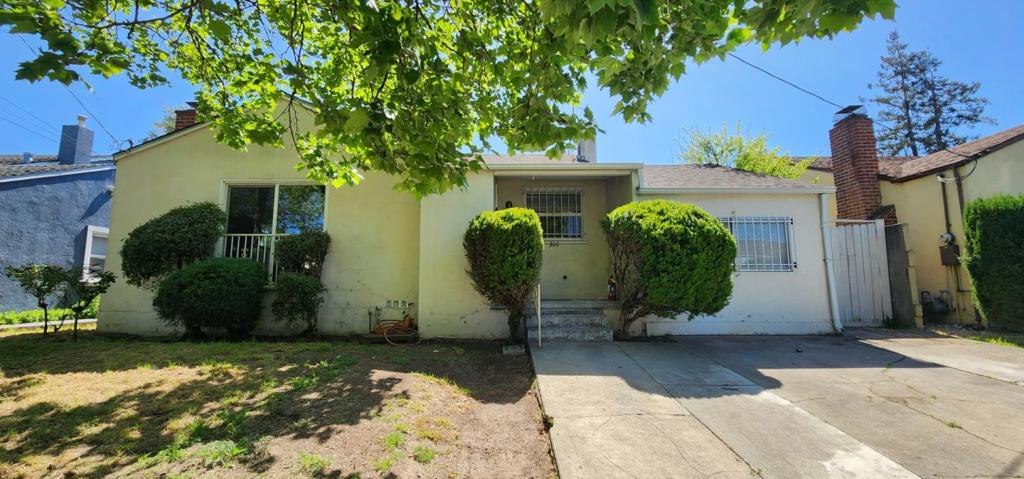 300 Catron Drive Property Photo