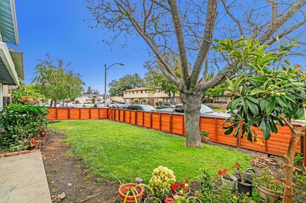 2070 Sahara Way Property Photo 3