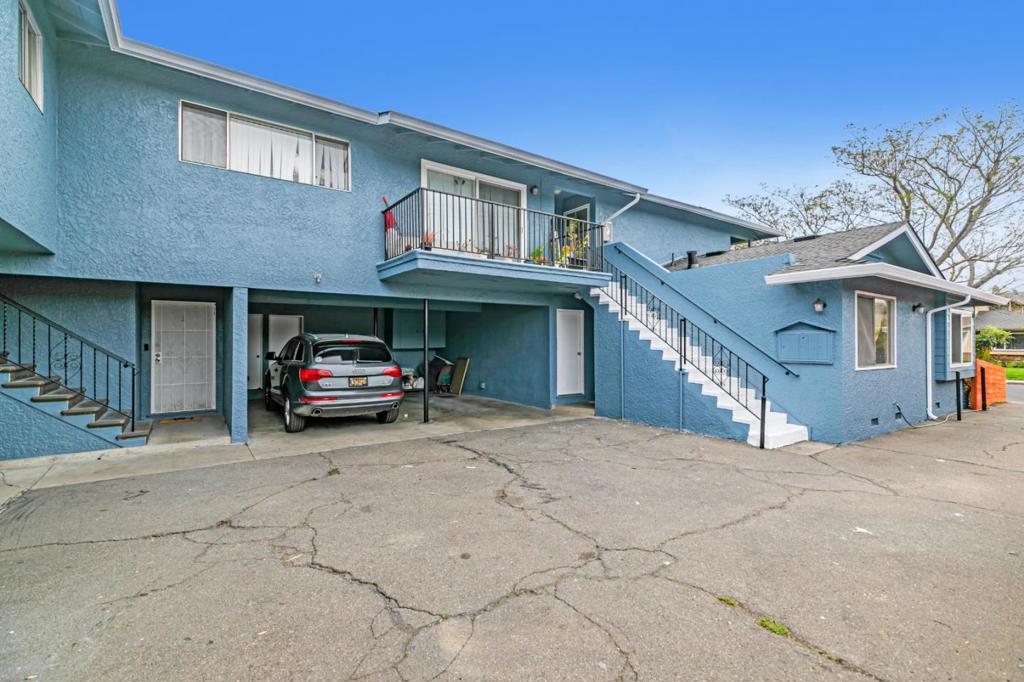 2070 Sahara Way Property Photo 6