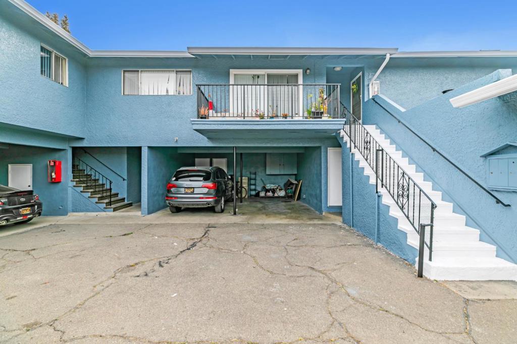 2070 Sahara Way Property Photo 7