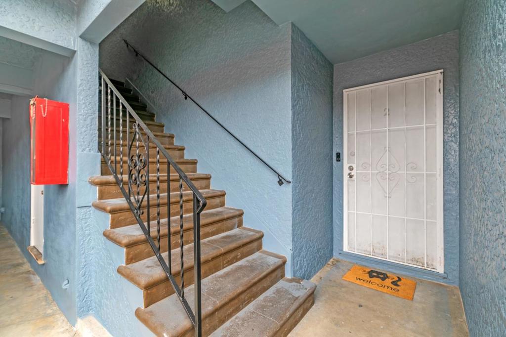 2070 Sahara Way Property Photo 8
