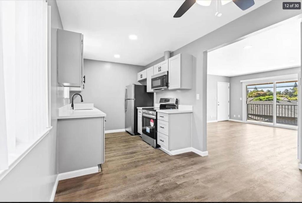 2070 Sahara Way Property Photo 12
