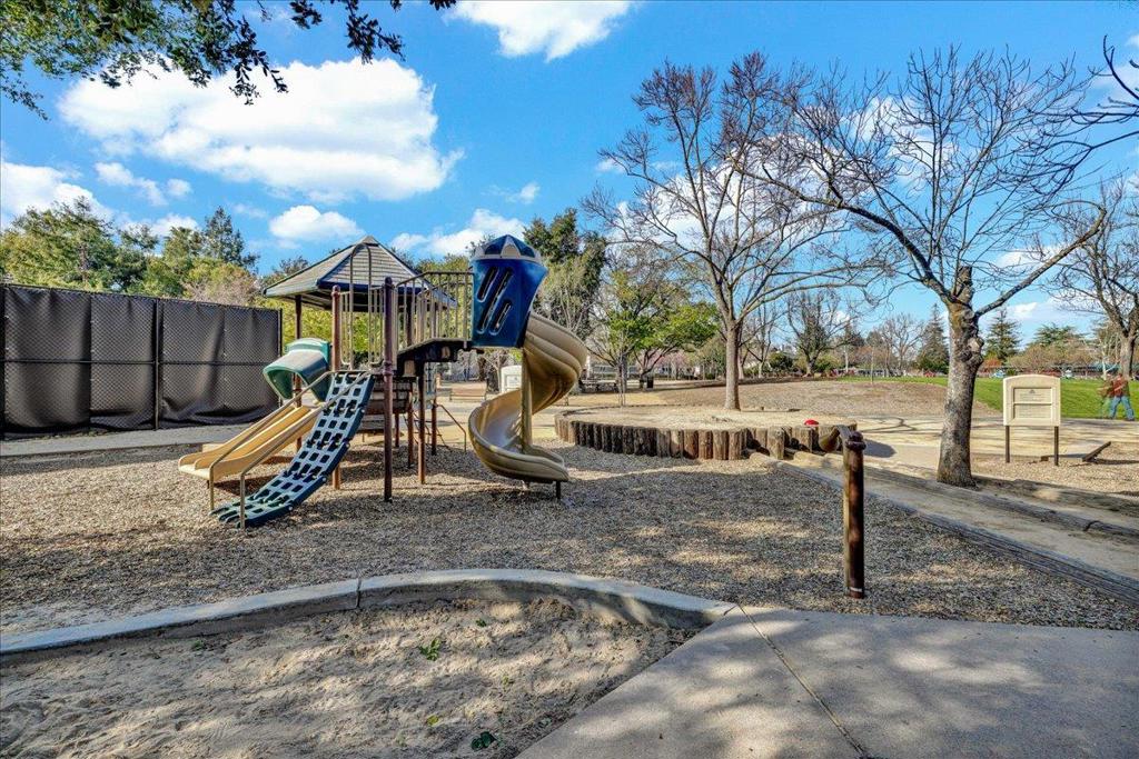 4989 Vanderbilt Drive Property Photo 43