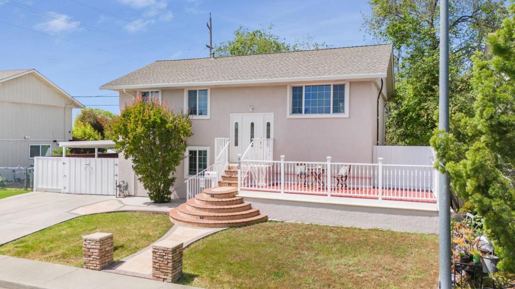 883 Vasona Street Property Photo 1