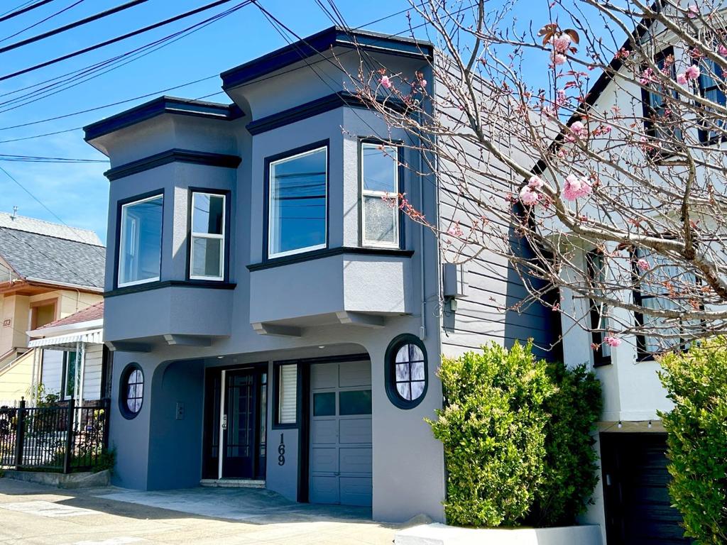 169 Brompton Avenue Property Photo