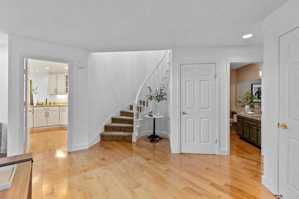 9 Mayflower Lane Property Photo 6