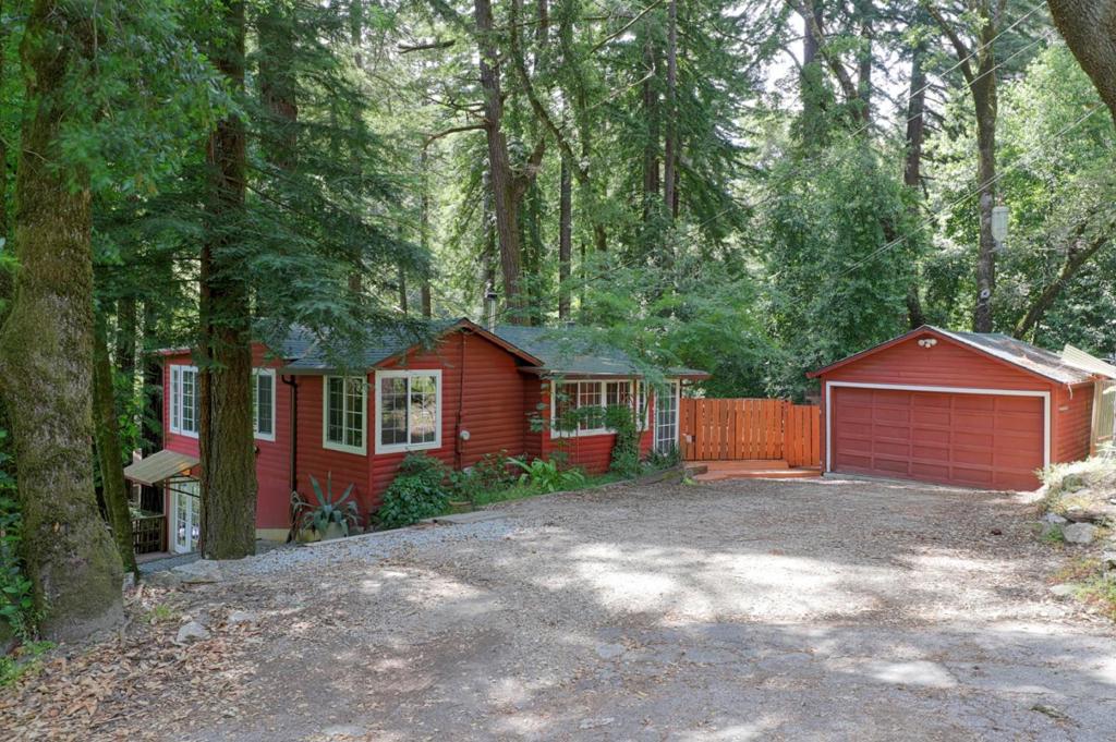 18085 Highway 9 Property Photo 1