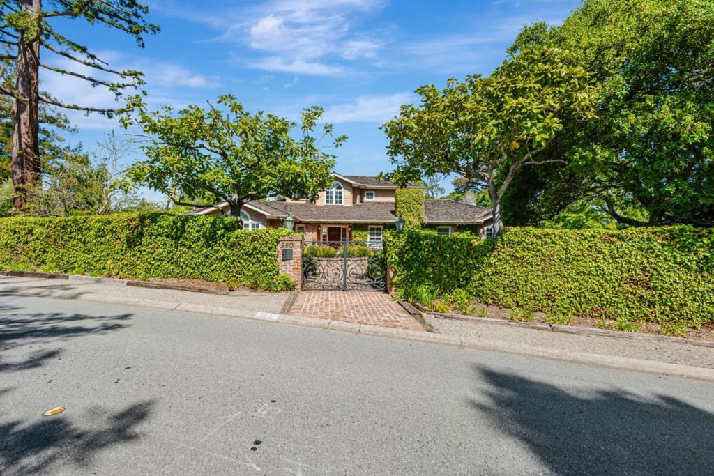 280 Uplands Drive Property Photo