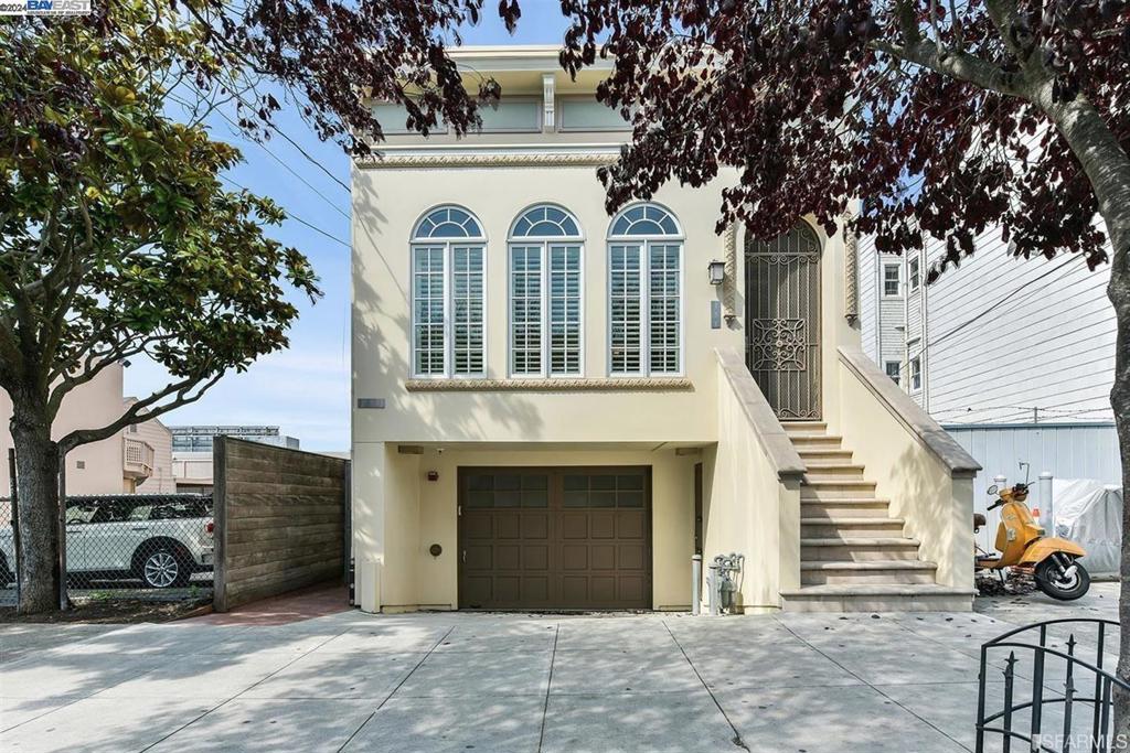 371 6th Avenue Property Photo 1