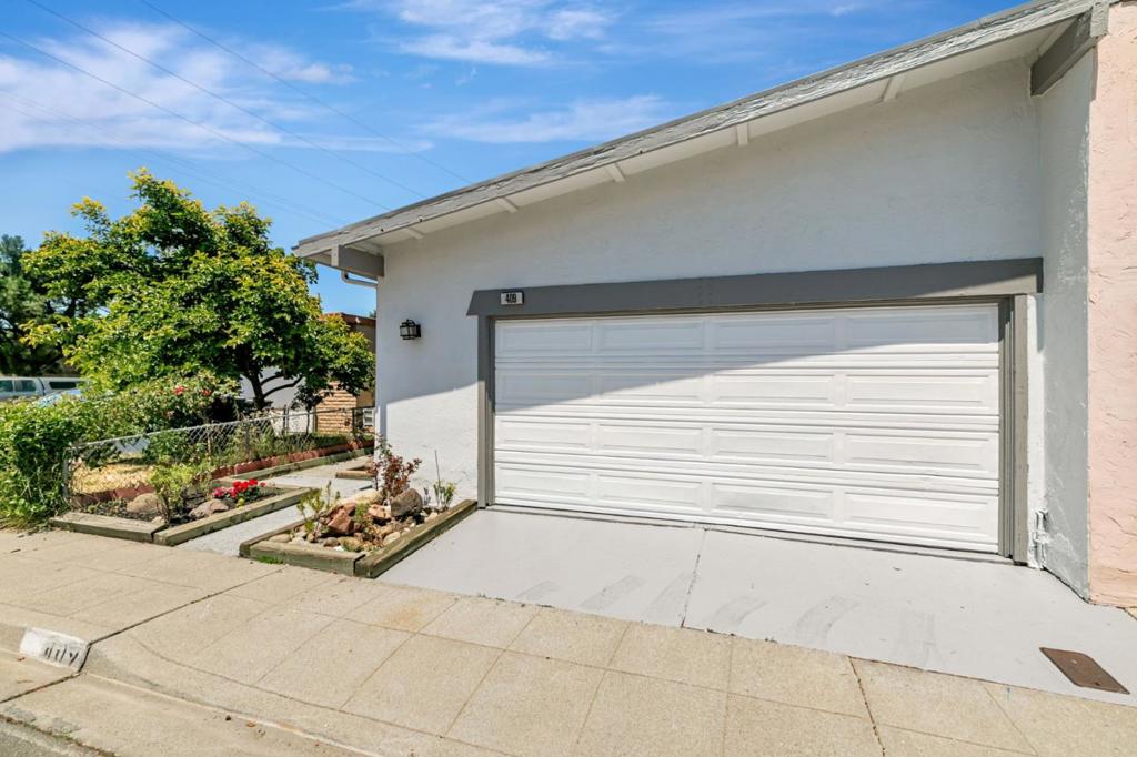 409 Gibbons Court Property Photo 1