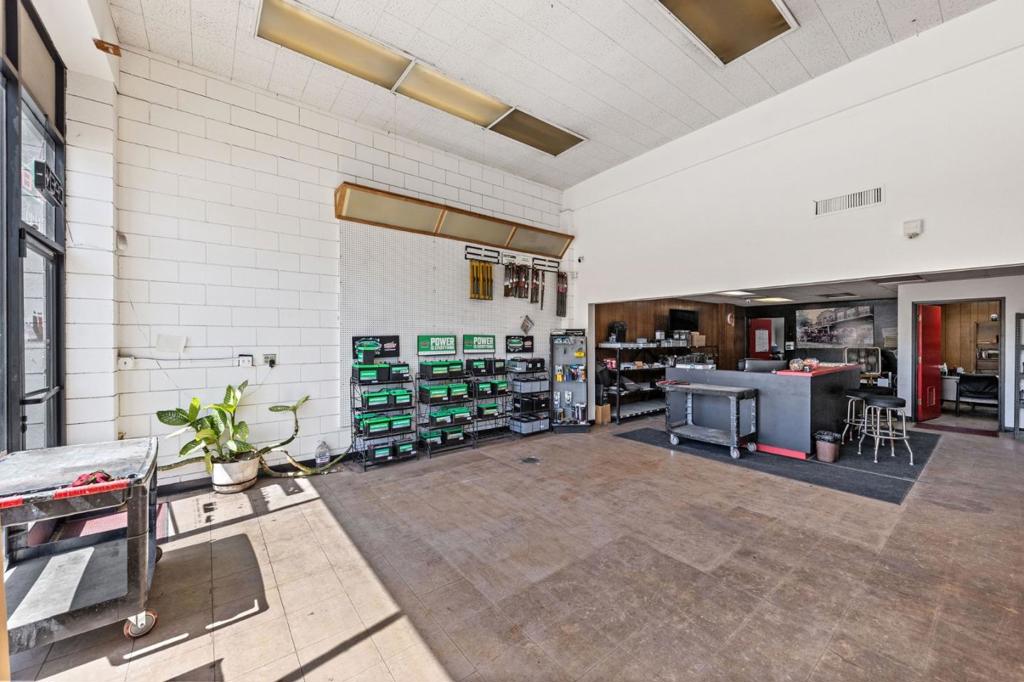 1139 Airport Boulevard Property Photo 10