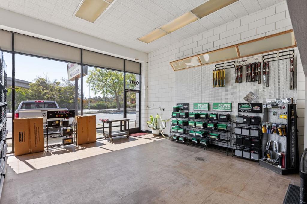 1139 Airport Boulevard Property Photo 11