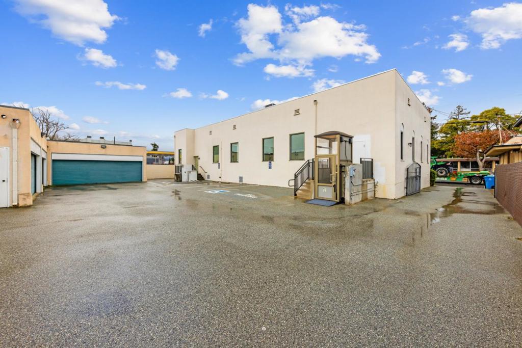 420 Peninsula Avenue 3 Property Photo 8
