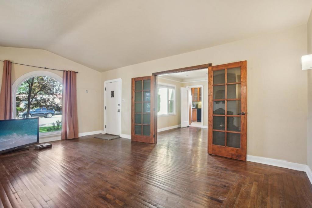 10241028 Parkinson Court Property Photo 7