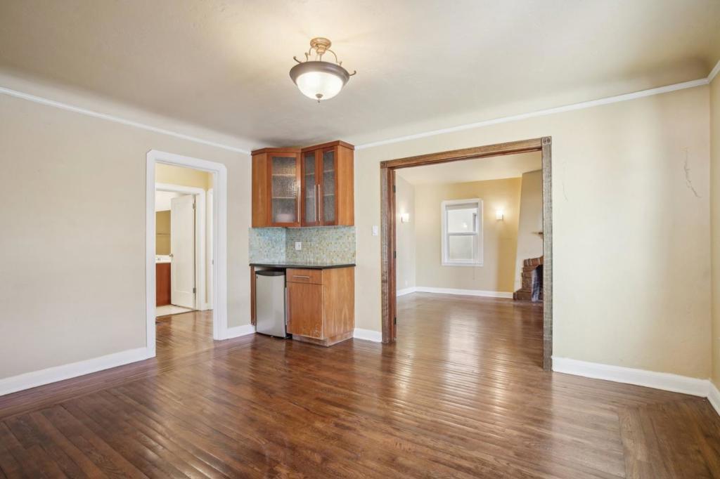 10241028 Parkinson Court Property Photo 9