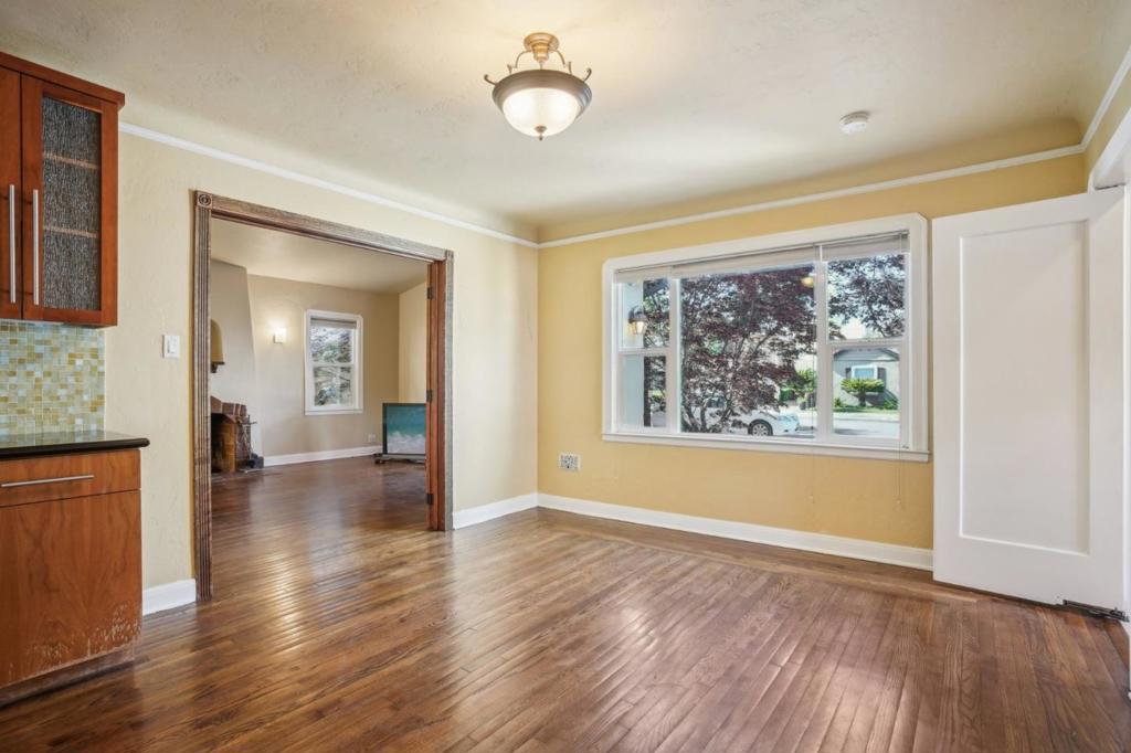 10241028 Parkinson Court Property Photo 10