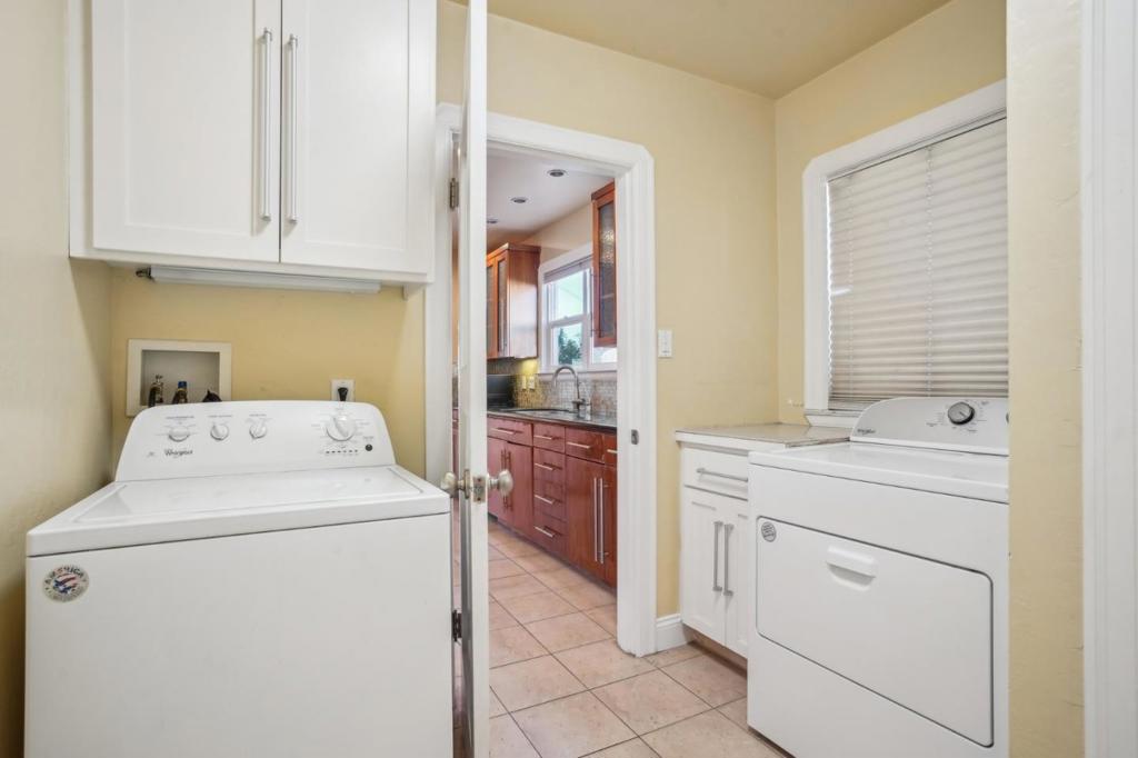 10241028 Parkinson Court Property Photo 22