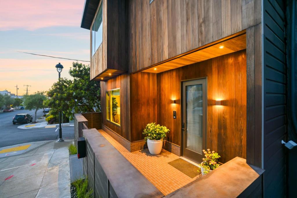 1501 Diamond Street Property Photo