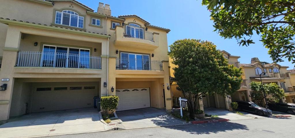811 La Montagne Place Property Photo