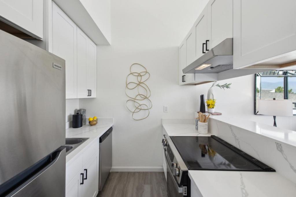 1 Appian Way 703-2 Property Photo 9