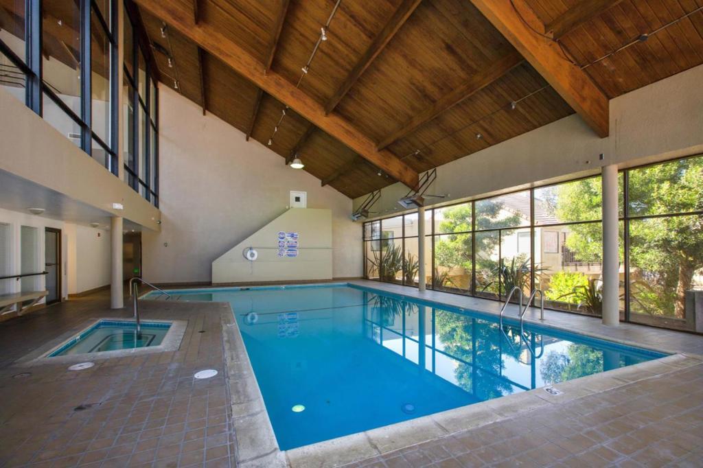 1 Appian Way 703-2 Property Photo 32