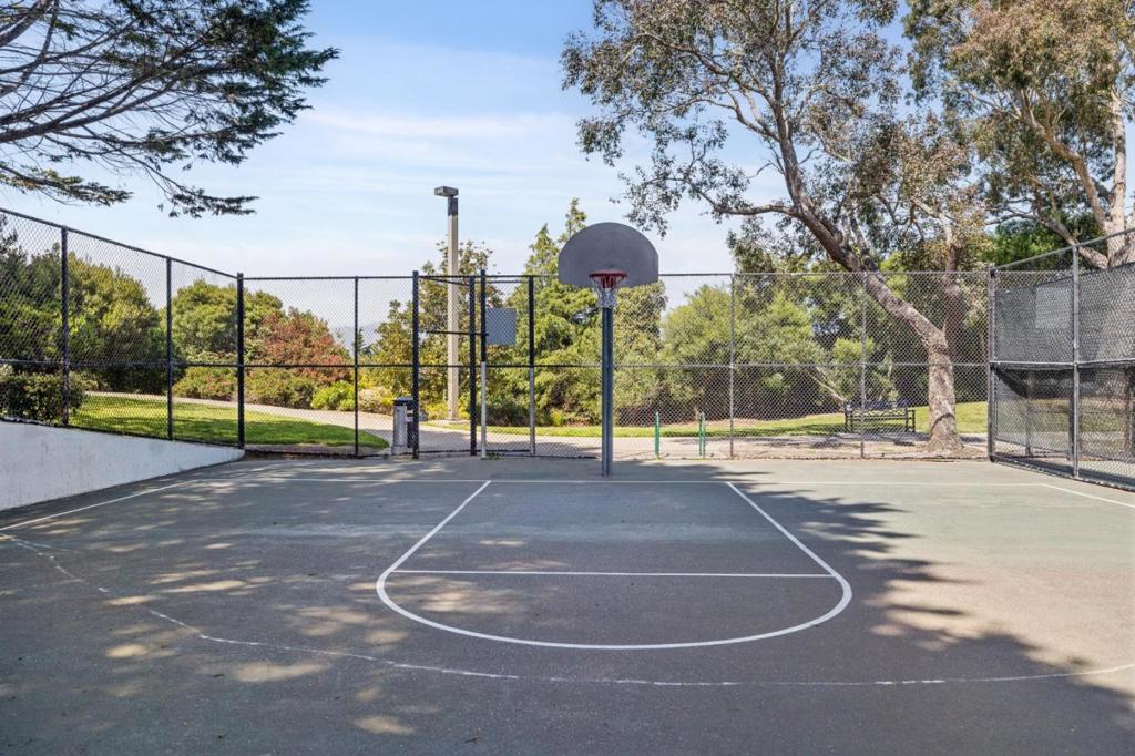 1 Appian Way 703-2 Property Photo 34