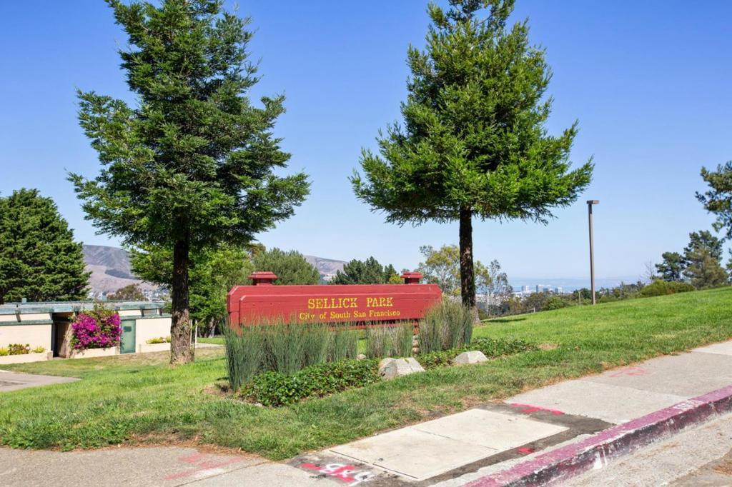 1 Appian Way 703-2 Property Photo 36