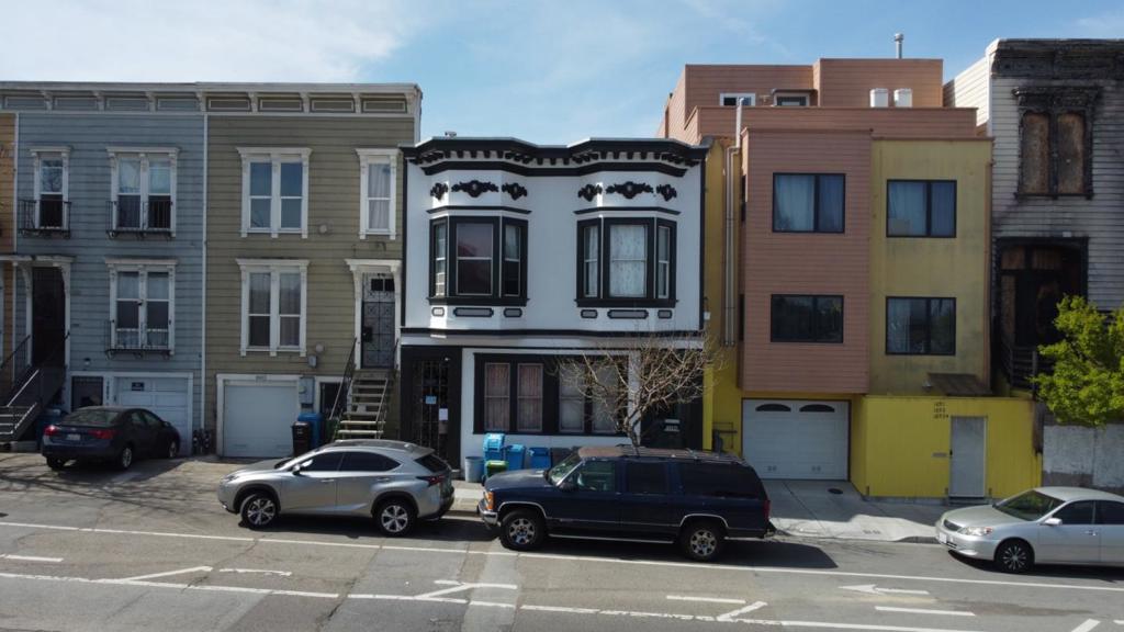 1887 Oakdale Avenue Property Photo 2