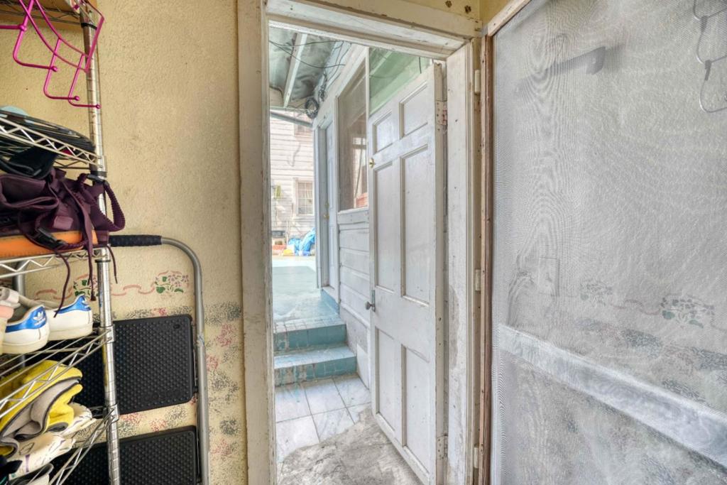 1887 Oakdale Avenue Property Photo 19