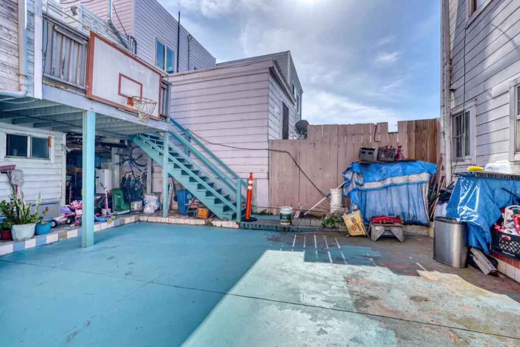 1887 Oakdale Avenue Property Photo 24