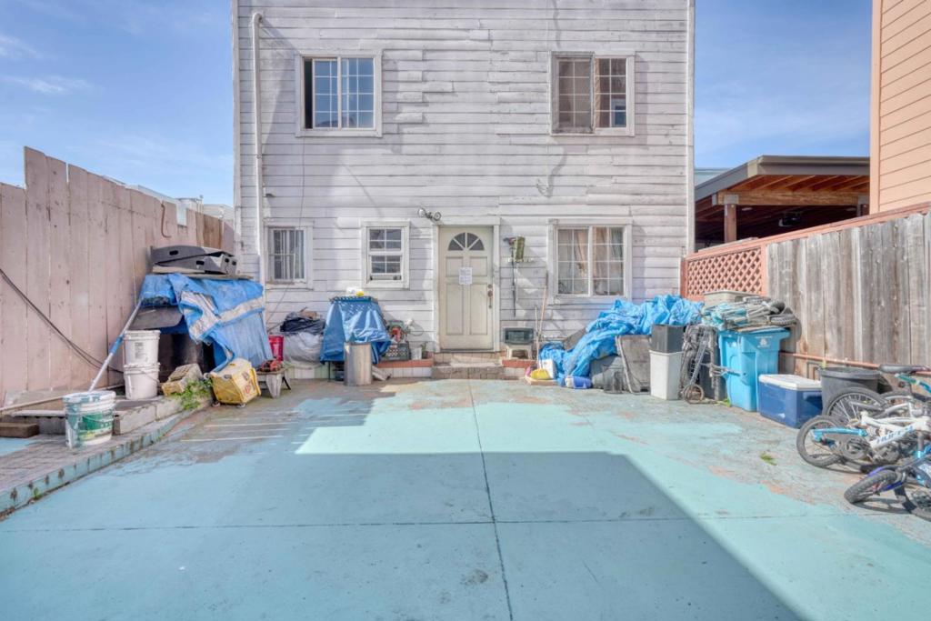 1887 Oakdale Avenue Property Photo 26