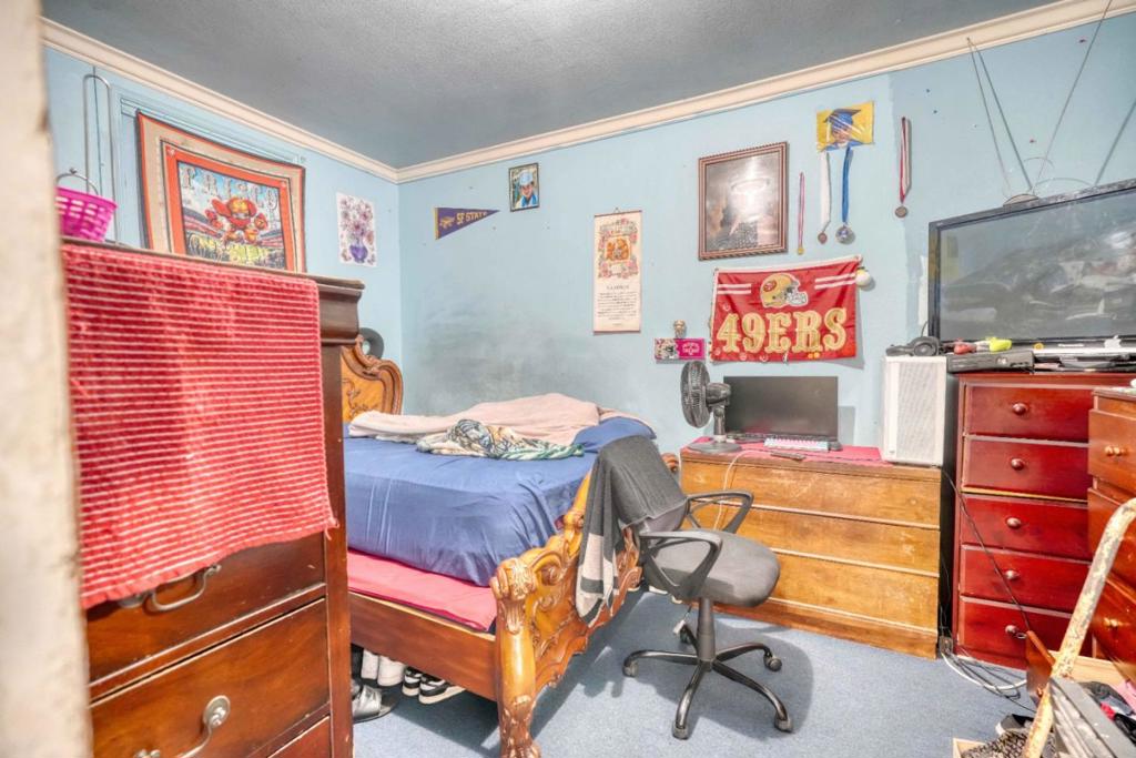 1887 Oakdale Avenue Property Photo 31
