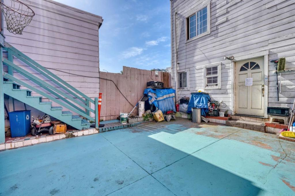 1887 Oakdale Avenue Property Photo 41