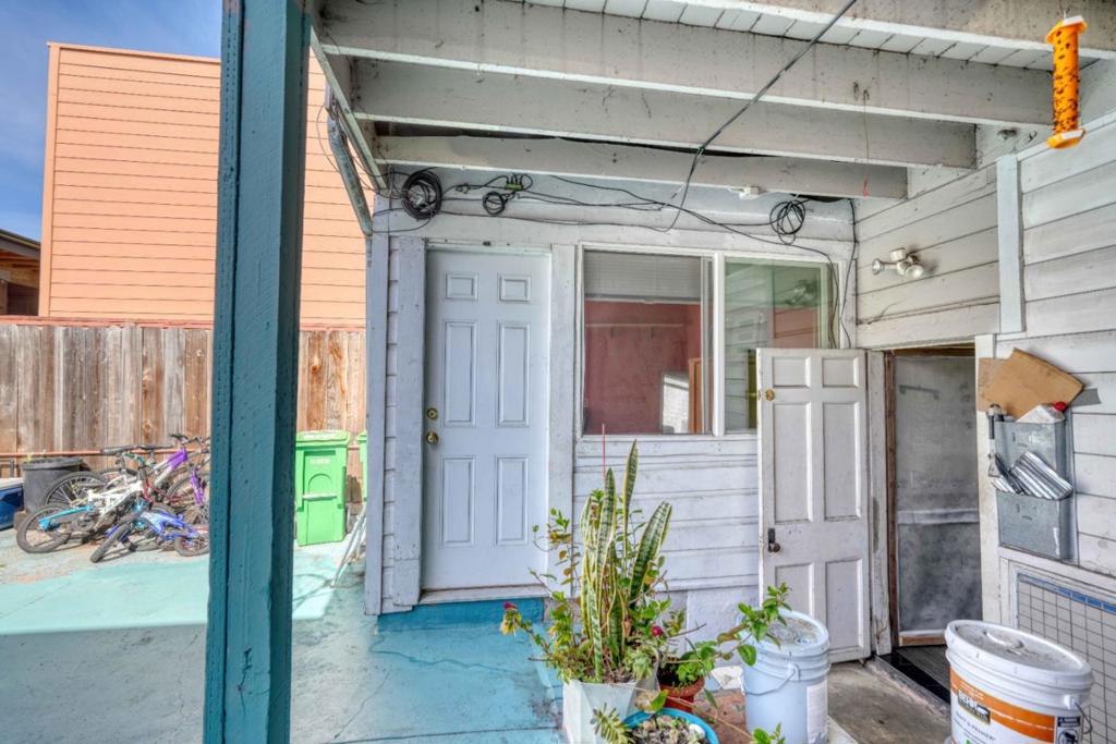 1887 Oakdale Avenue Property Photo 46
