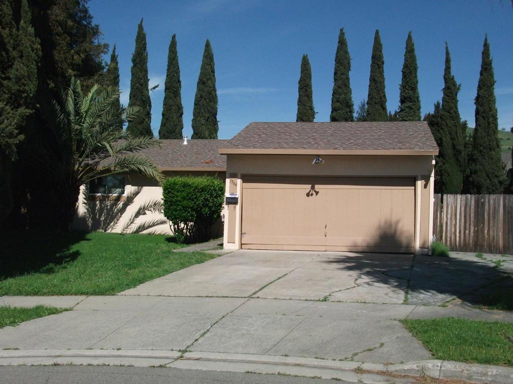 1566 Stone Creek Drive Property Photo 1