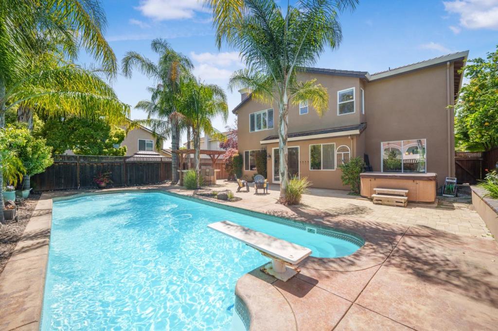 1429 Goshawk Court Property Photo 1