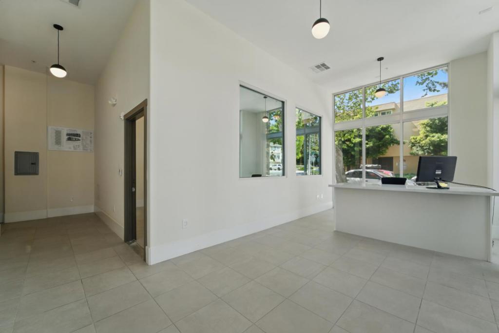 1667 San Carlos Avenue 101 Property Photo 4