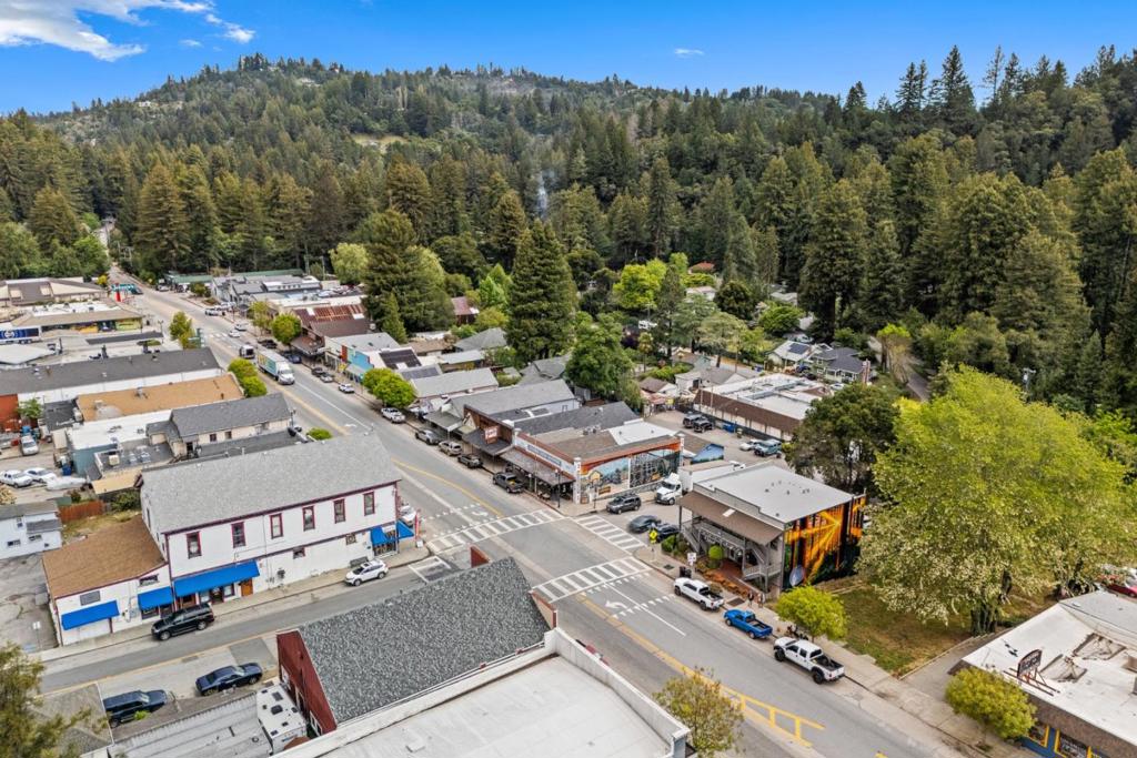 13090 Highway 9 Property Photo 8