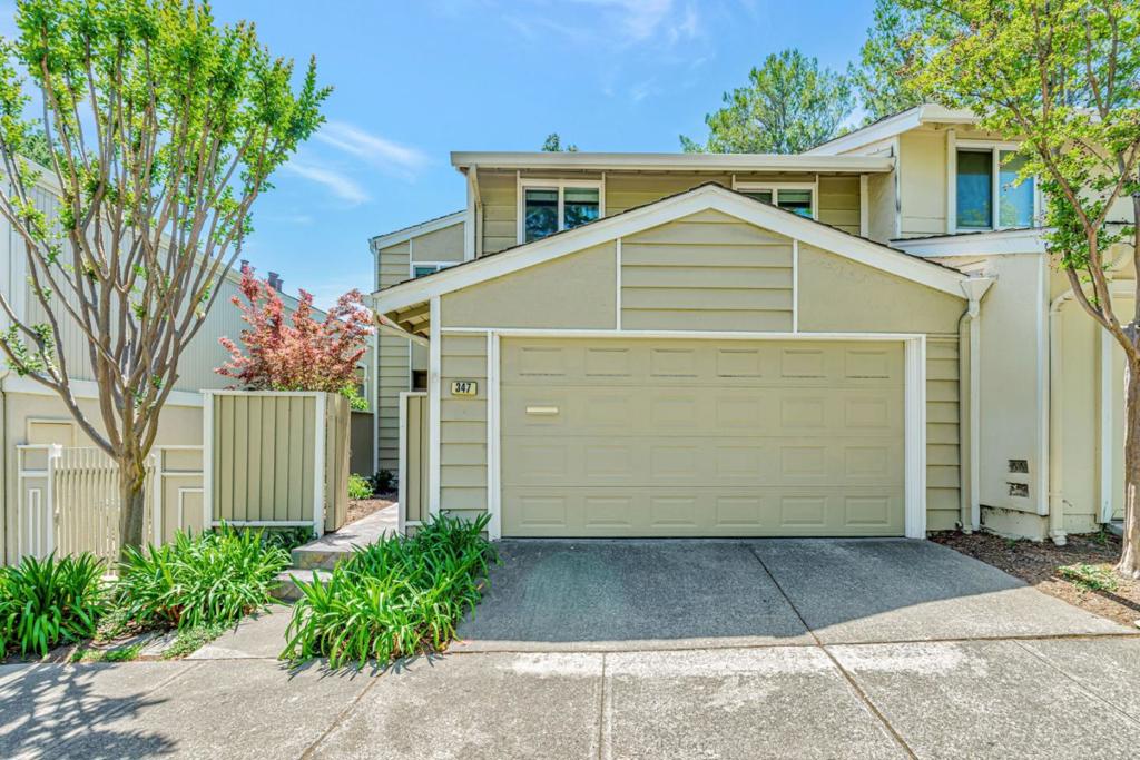 347 Kinross Drive Property Photo 1