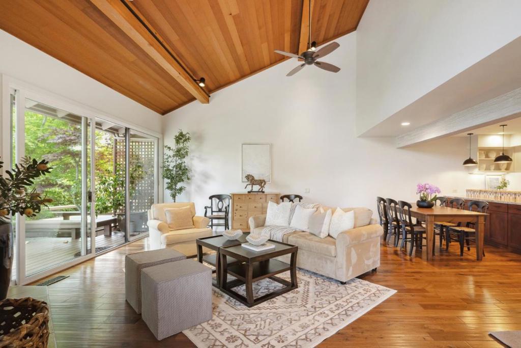 9583 Redwood Court Property Photo 1