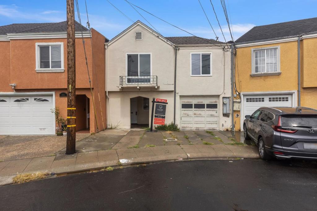 233 Village Way Property Photo