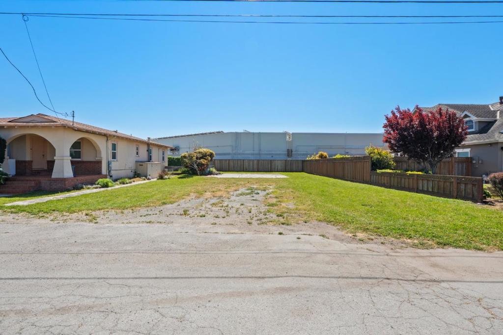 411 Belleville Property Photo 6