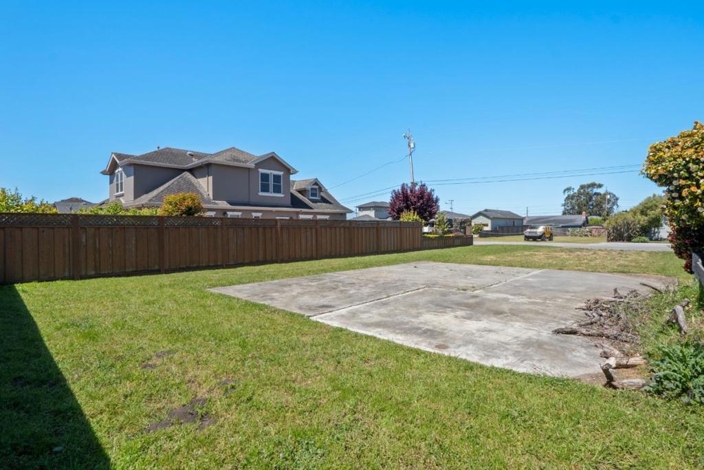411 Belleville Property Photo 9