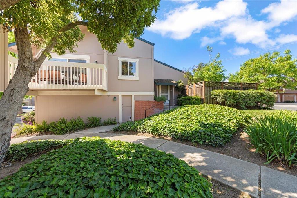1325 Merrivale West Square Property Photo
