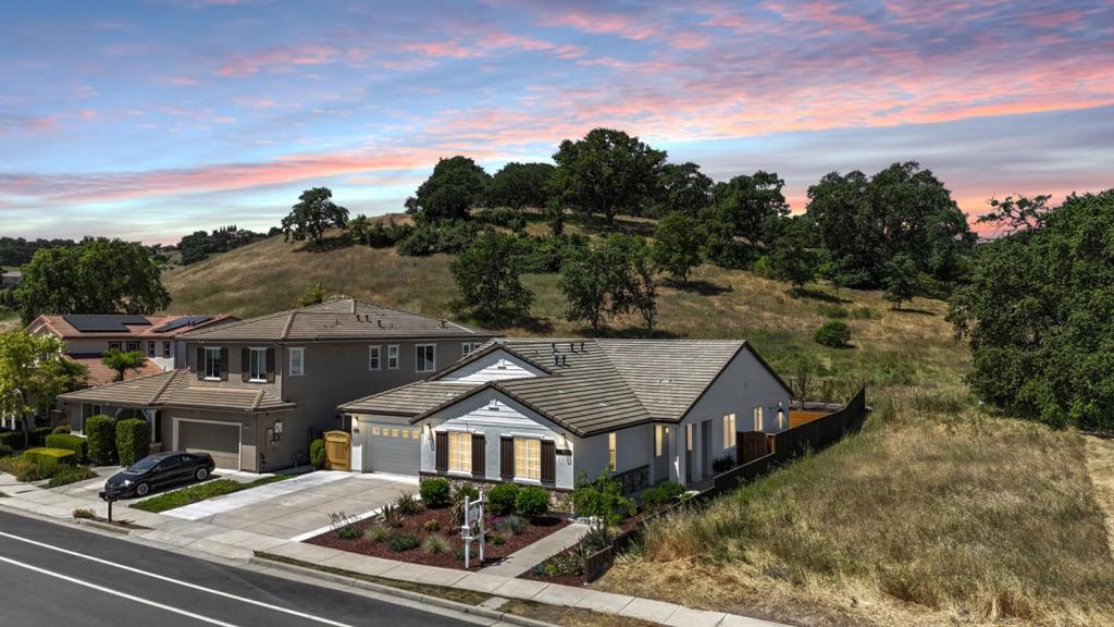 9283 Rancho Hills Drive Property Photo 1