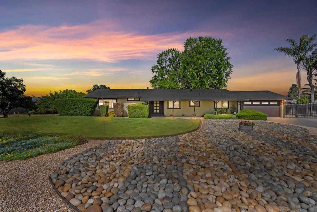 220 Holliday Drive Property Photo