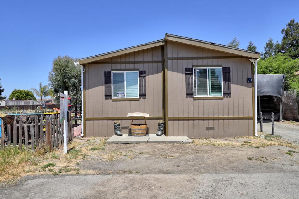 2900 Fairview Road Property Photo