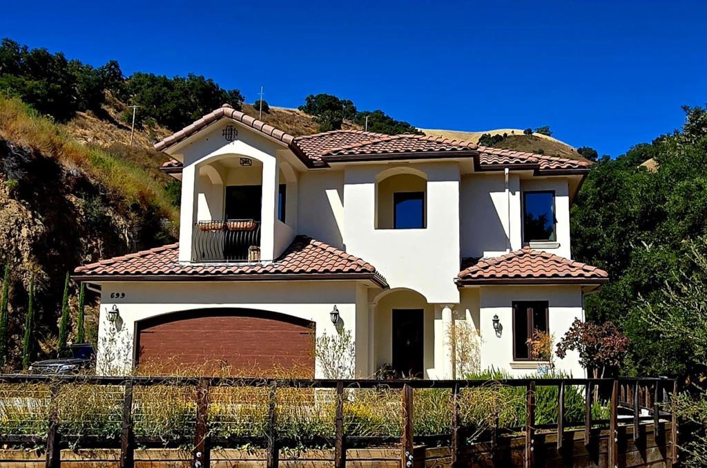 599 Country Club Heights Drive Property Photo
