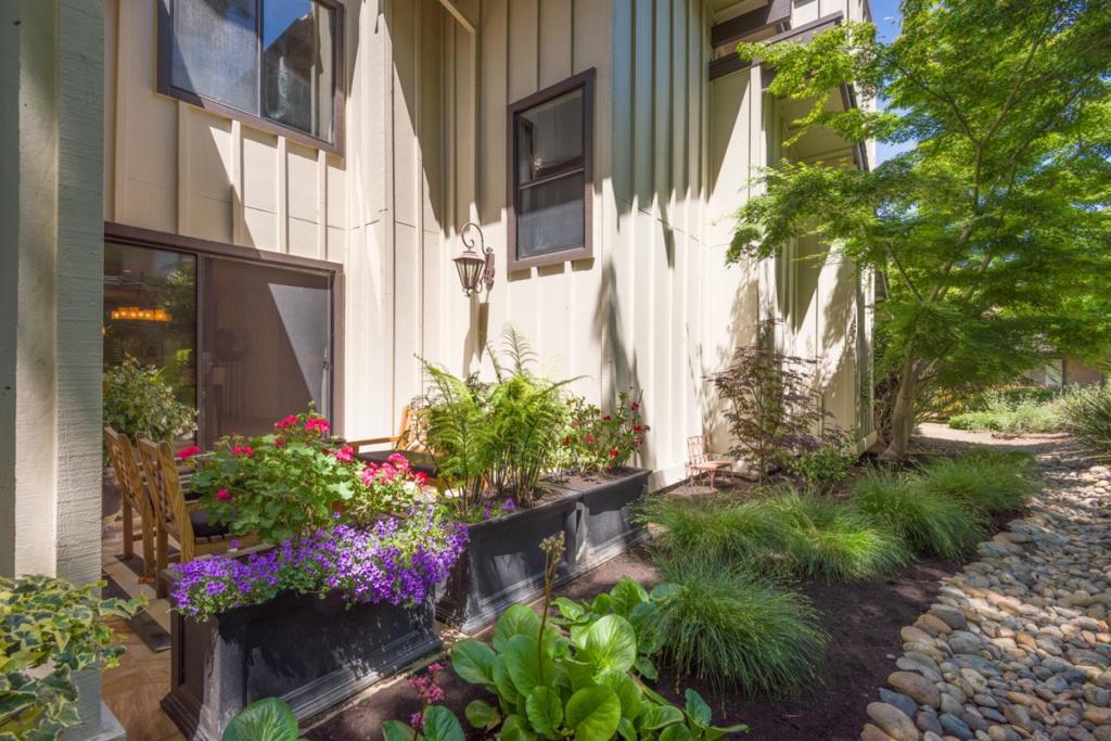 1265 Trinity Drive Property Photo 3