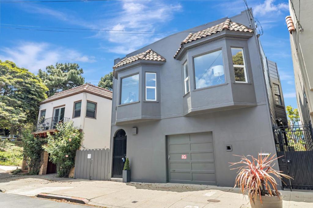 30 Brompton Avenue Property Photo